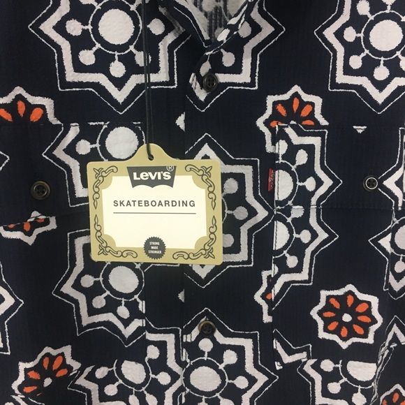 Levi’s Skateboarding Button Down Shirt - Picture 3 of 6